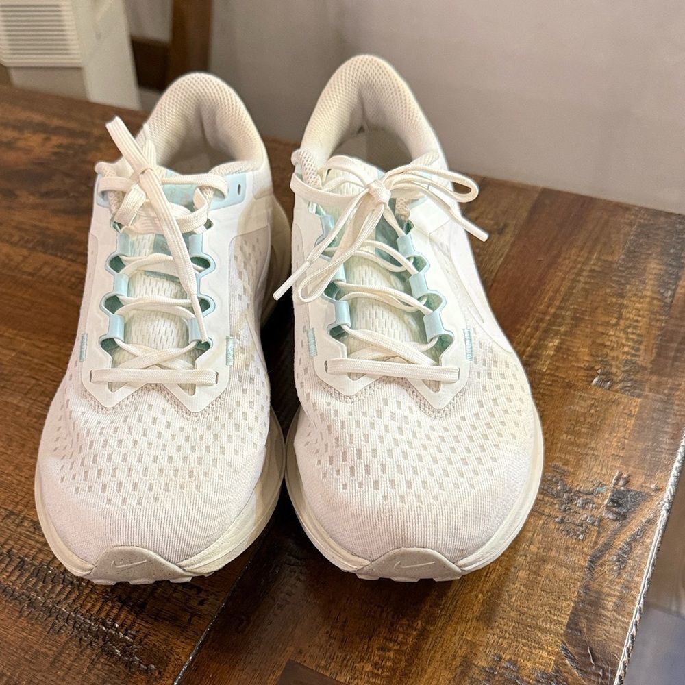Nike Women's Air Winflo 10 Running Shoes Phantom White Ivory Jade Size 10 - Picture 2 of 11